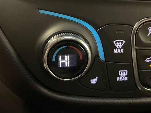 Used 2023 Chevrolet Equinox RS image 32