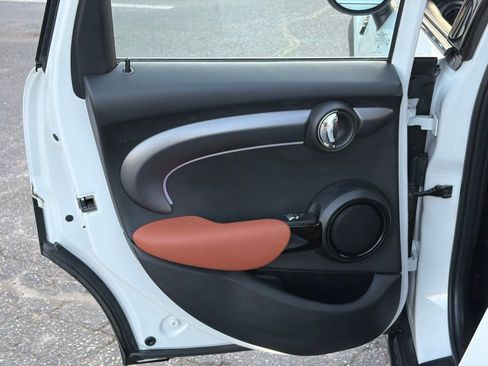 Used 2024 MINI Cooper 4-Door Hardtop image 27