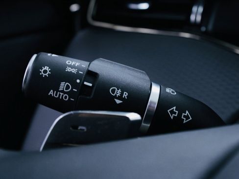 Used 2023 Land Rover Range Rover Evoque R-Dynamic S image 11