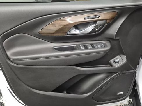 Used 2020 GMC Terrain Denali w/ Denali Premium Package FWD image 17