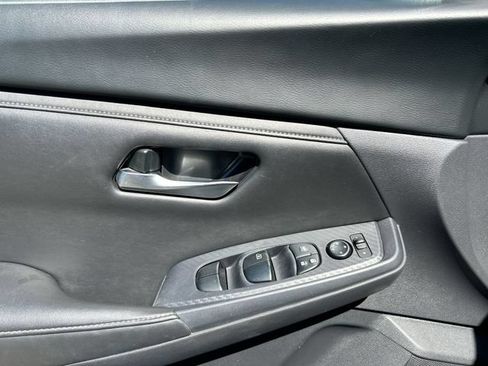 Used 2024 Nissan Sentra SV FWD image 21