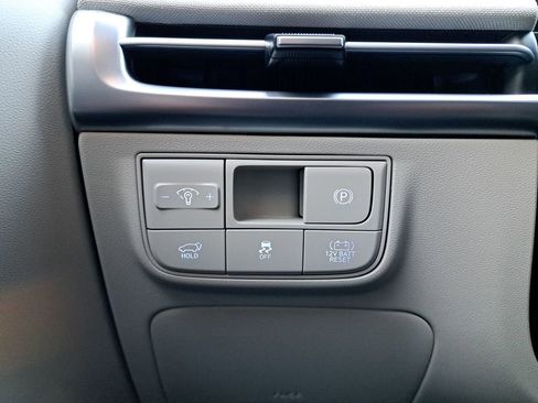 New 2026 Hyundai Tucson Limited image 32