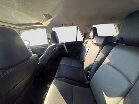 Used 2022 Toyota 4Runner SR5 Premium image 8