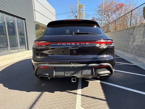 Certified 2025 Porsche Macan image 6