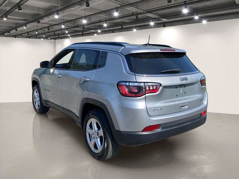 Used 2023 Jeep Compass Latitude w/ Convenience Group AWD/4WD image 5