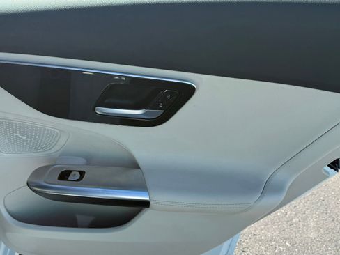 Used 2025 Mercedes-Benz C 300 Sedan image 23