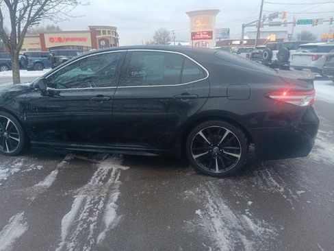 Used 2018 Toyota Camry XSE image 8