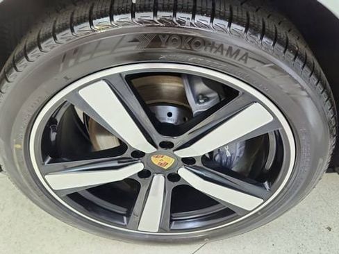 Used 2025 Porsche Cayenne Coupe AWD/4WD image 54