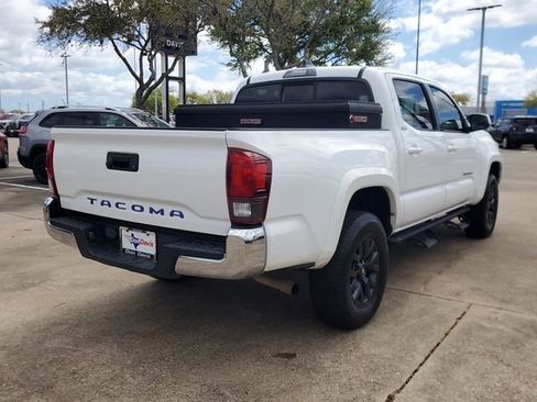 Used 2020 Toyota Tacoma SR5 w/ SR5 Appearance Package (SM) image 3