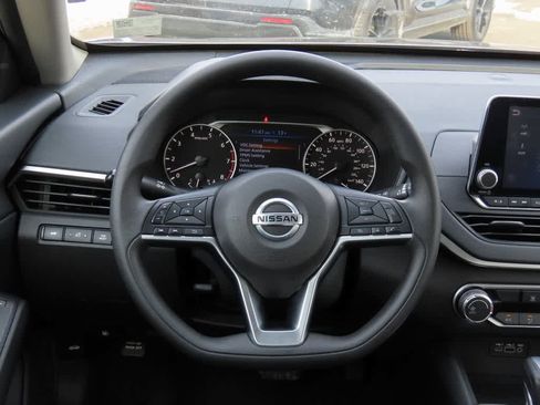 Used 2022 Nissan Altima 2.5 SV image 18