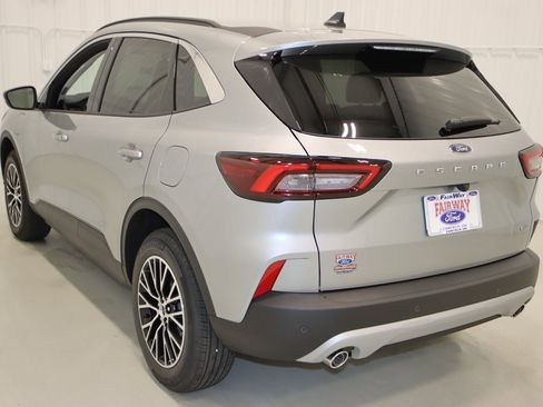 Certified 2024 Ford Escape SE image 42