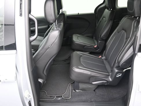 New 2026 Chrysler Pacifica Select image 18