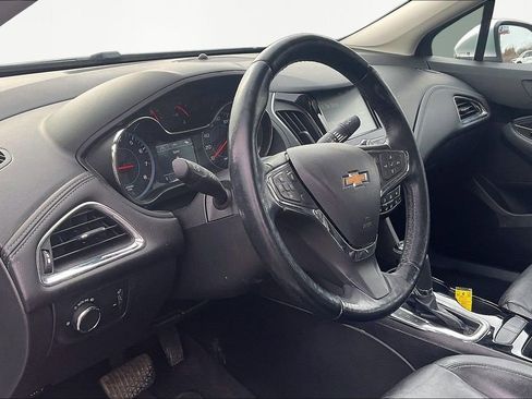 Used 2018 Chevrolet Cruze Premier image 19
