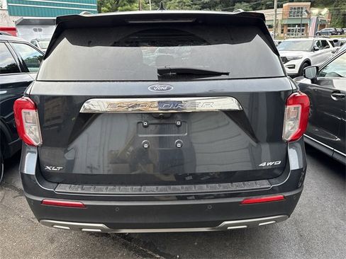 Used 2022 Ford Explorer XLT w/ Equipment Group 202A image 5