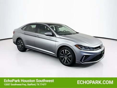 Used 2025 Volkswagen Jetta SE FWD image 1