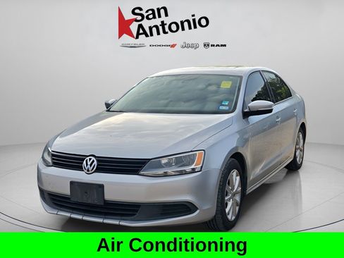 Used 2012 Volkswagen Jetta SE image 4