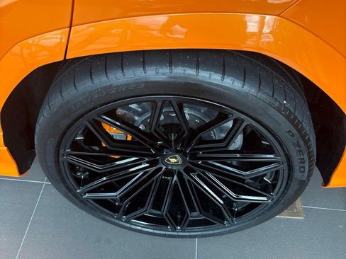 Used 2025 Lamborghini Urus SE AWD/4WD image 8