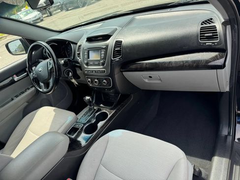 Used 2014 Kia Sorento LX AWD/4WD image 3