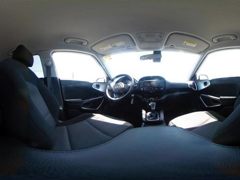 Used 2025 Kia Soul LX w/ LX Technology Package FWD image 43