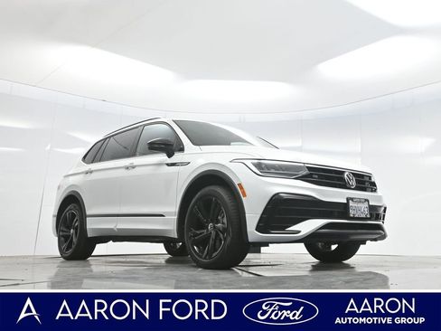Used 2023 Volkswagen Tiguan SE R-Line FWD image 2