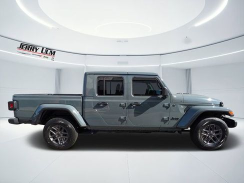 New 2025 Jeep Gladiator Sport image 2