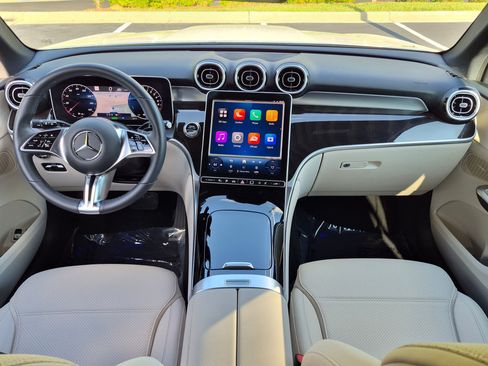 Certified 2025 Mercedes-Benz GLC 350e 4MATIC w/ Driver Assistance Package image 28