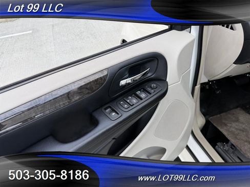 Used 2011 Dodge Grand Caravan Crew image 30