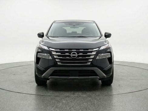 Used 2025 Nissan Rogue SV image 2