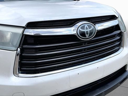 Used 2016 Toyota Highlander Limited Platinum FWD image 29