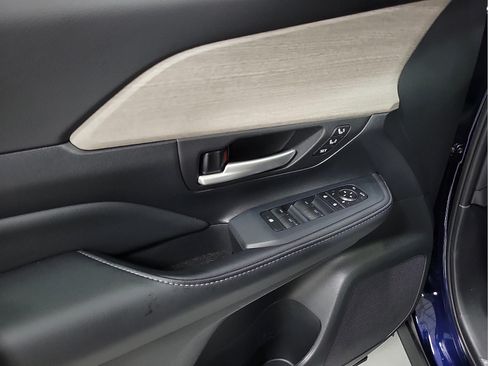 Certified 2025 Toyota Grand Highlander FWD image 10