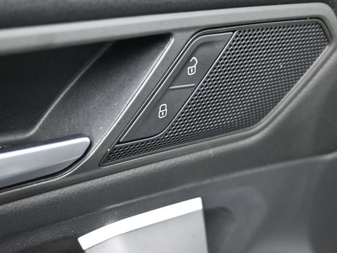 Used 2021 Volkswagen Tiguan S image 26