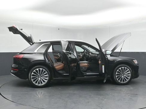 Used 2019 Audi e-tron Prestige w/ Prestige Package image 61