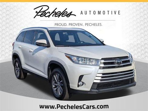 Certified 2019 Toyota Highlander XLE image 1