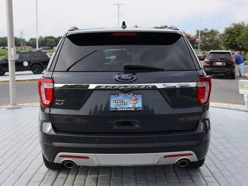 Used 2017 Ford Explorer XLT w/ Equipment Group 201A FWD image 4