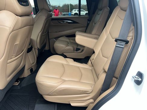 Used 2018 Cadillac Escalade Platinum image 21