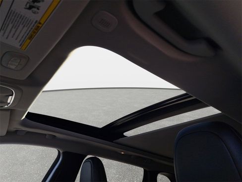 Used 2020 Jeep Cherokee Limited image 30