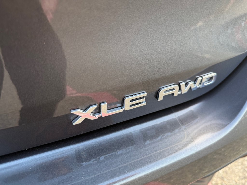 Used 2023 Toyota Highlander XLE AWD/4WD image 34
