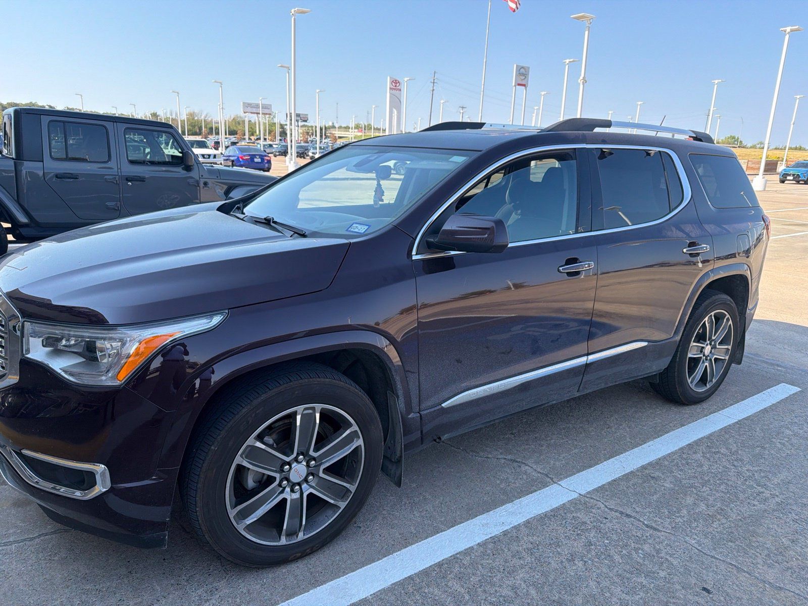 Used 2017 GMC Acadia Denali w/ Technology Package AWD/4WD image 1