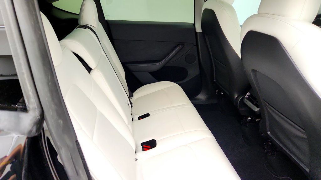 Used 2024 Tesla Model Y Long Range AWD/4WD image 26