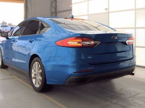 Used 2019 Ford Fusion SE FWD image 12