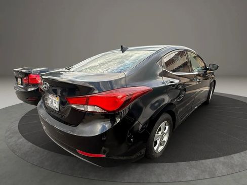 Used 2015 Hyundai Elantra SE image 2