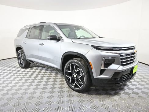 Used 2025 Chevrolet Traverse High Country w/ LPO, Floor Liner Package image 9