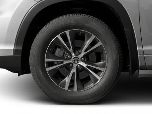 Used 2016 Toyota Highlander XLE FWD image 11