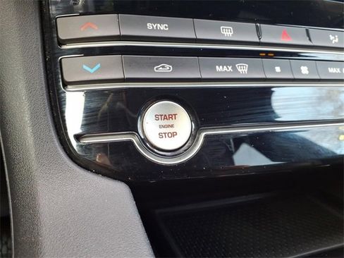 Used 2020 Jaguar F-PACE Premium image 24