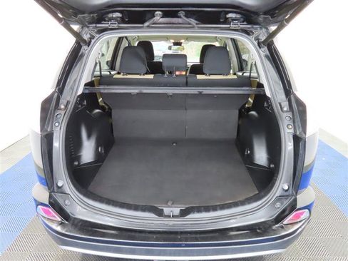 Used 2018 Toyota RAV4 XLE image 12