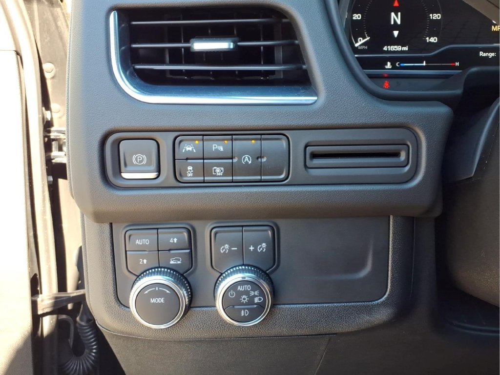 Used 2023 GMC Yukon XL SLT w/ SLT Premium Package AWD/4WD image 14