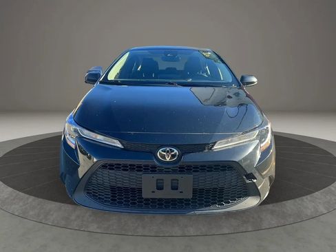 Used 2022 Toyota Corolla LE image 2