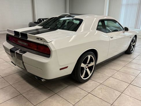 Used 2014 Dodge Challenger SRT8 w/ Harman/Kardon Audio Group image 9