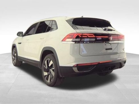Used 2025 Volkswagen Atlas Cross Sport SE image 7
