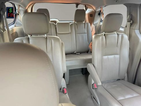 Used 2013 Chrysler Town & Country Touring w/ Trailer Tow Group image 17